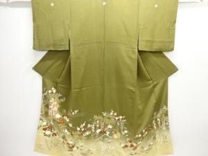 縮緬地屋敷に草花模様刺繍三ツ紋色留袖（比翼付き）
